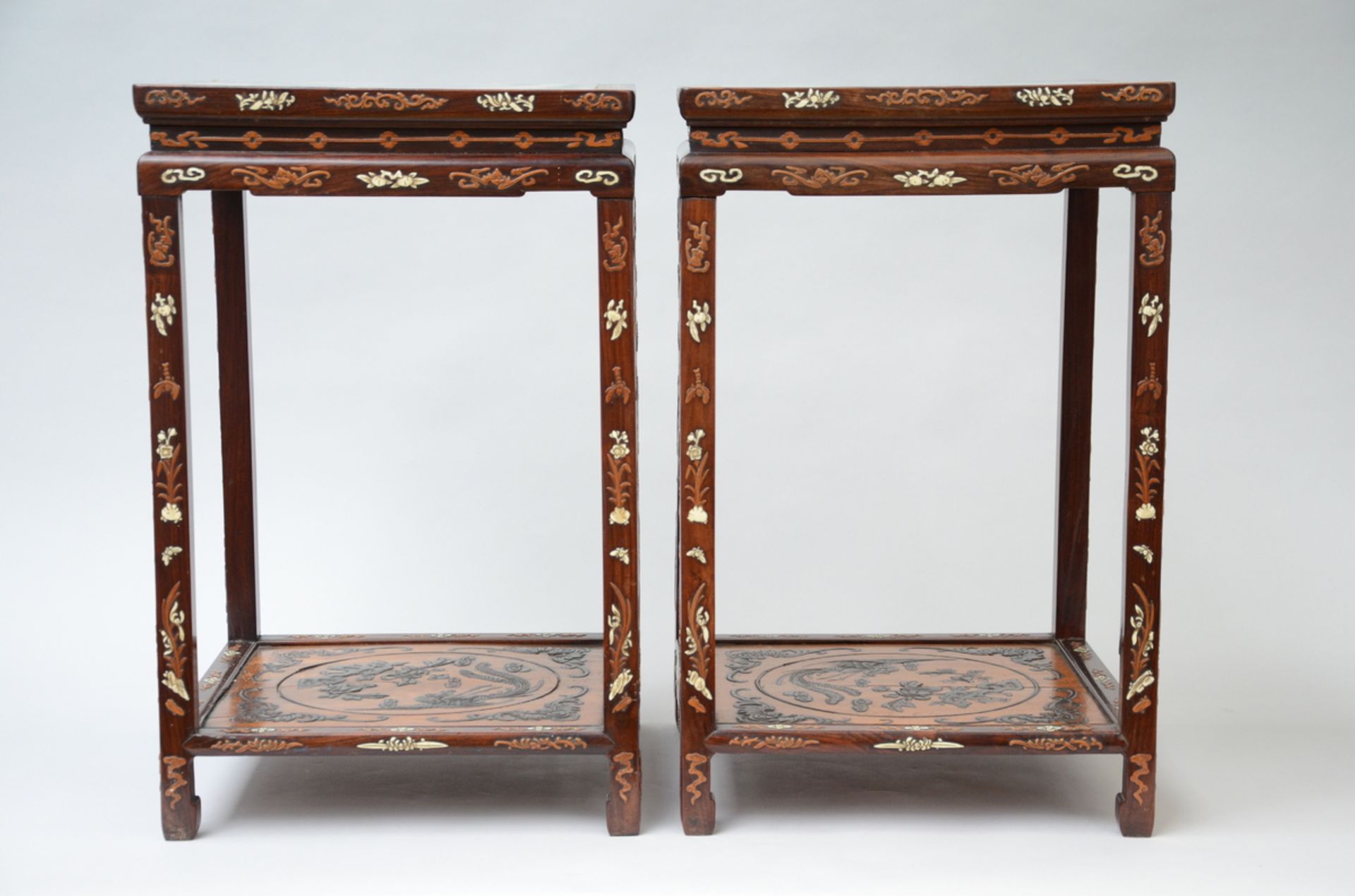 A pair of Chinese wooden stands with inlaywork, 19th century (70x46x46cm)