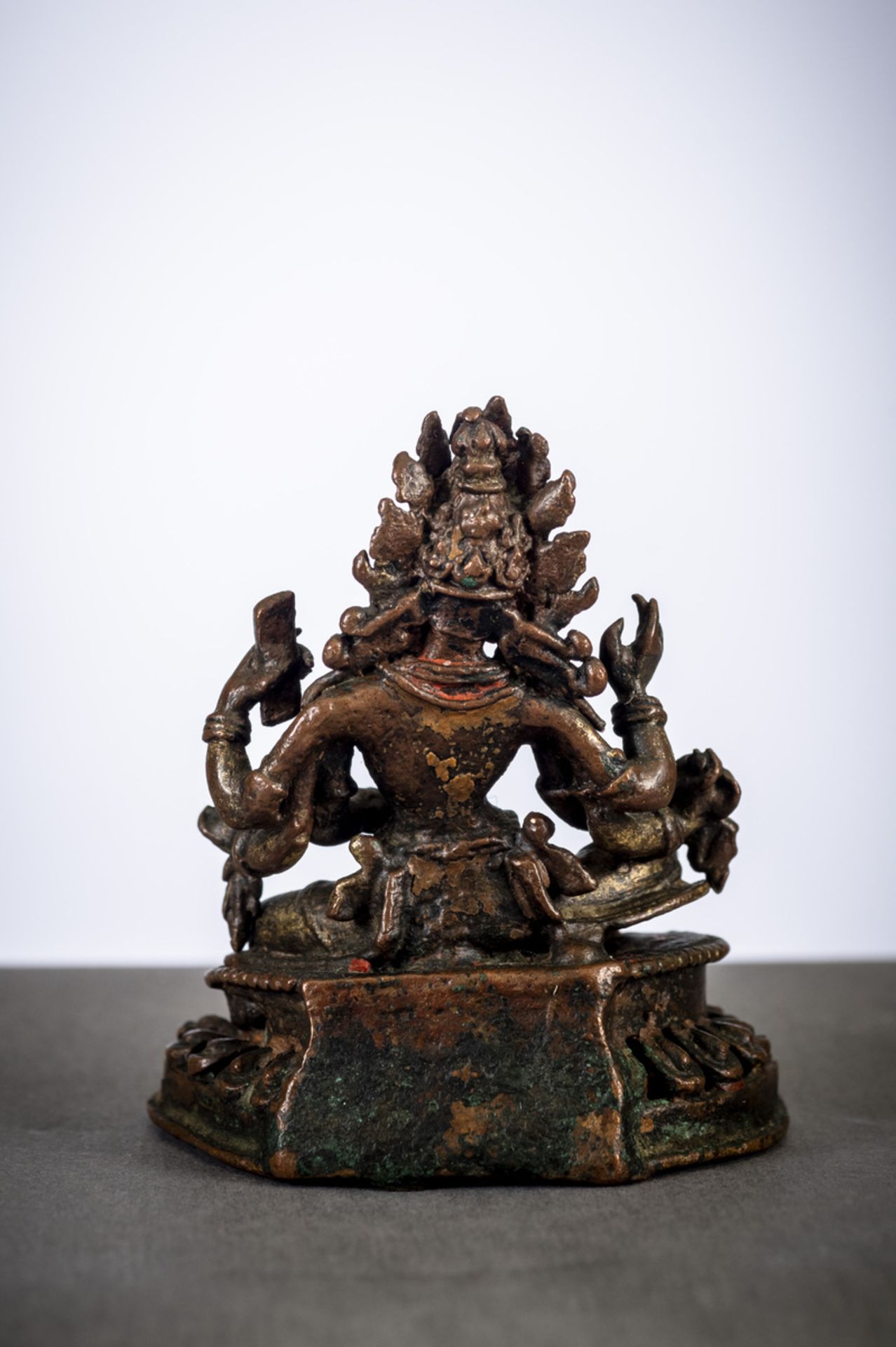 Nepalese statue in gilt bronze 'Vasudhara', 17th/18th century (6.5x5.5x4cm) - Image 3 of 5