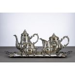 A four-piece coffee set on a matching plate in solid silver (h26cm)(66x38cm)