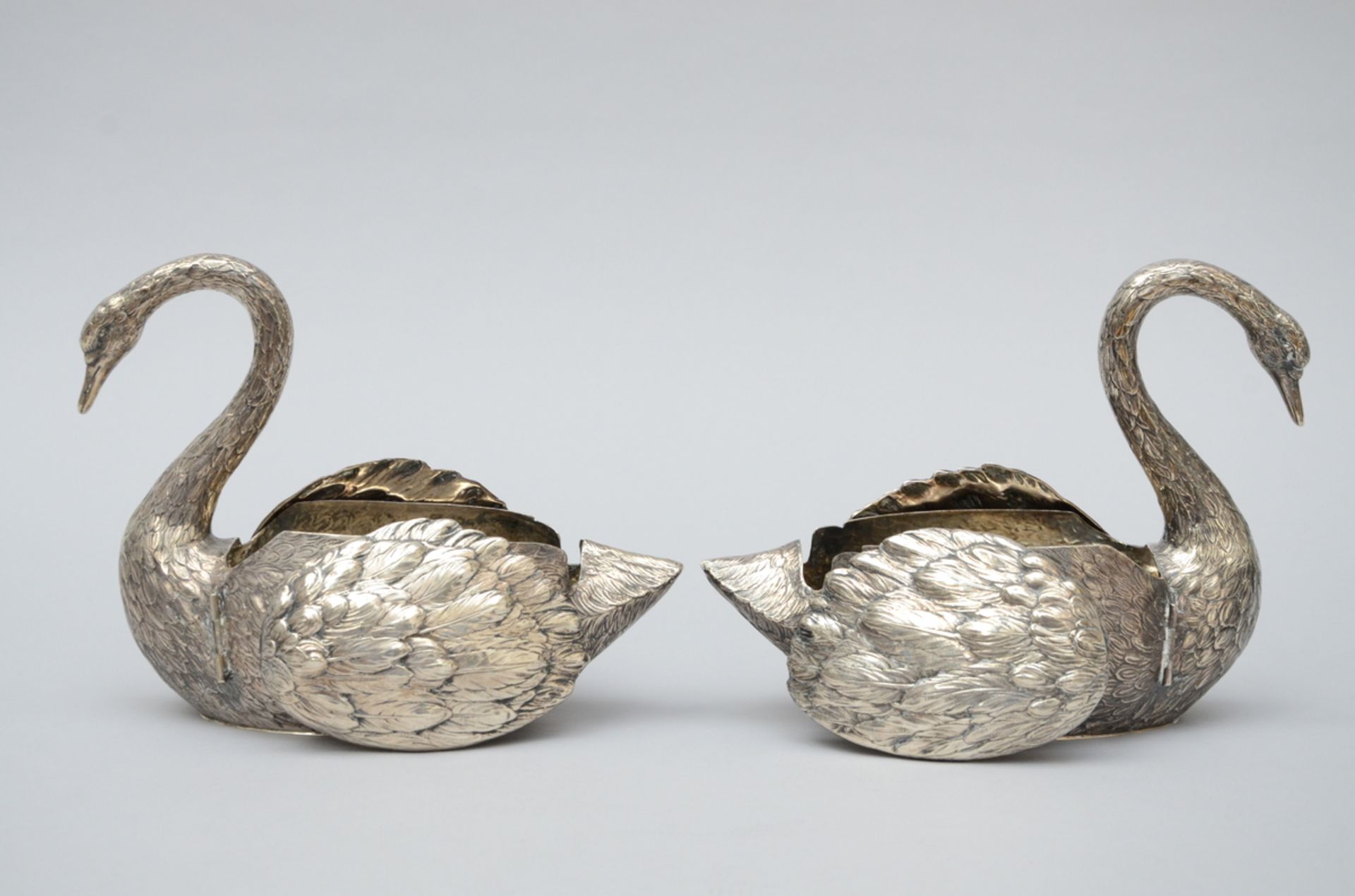 Lot: pair of swans in silver and a silver basket (20x26x11) (4x26x20cm) (*) - Image 2 of 3