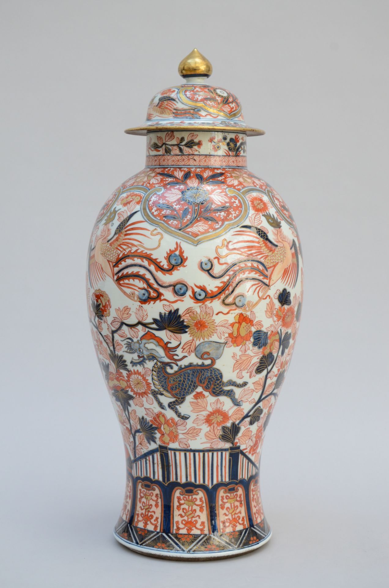 A lidded vase in Samson Imari porcelain 'phoenix' (h67cm) - Image 2 of 4
