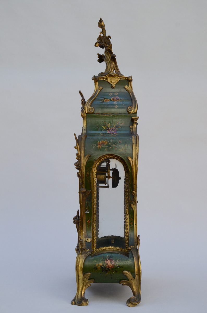 A Louis XV style cartel clock in vernis Martin (h90cm) - Image 2 of 4