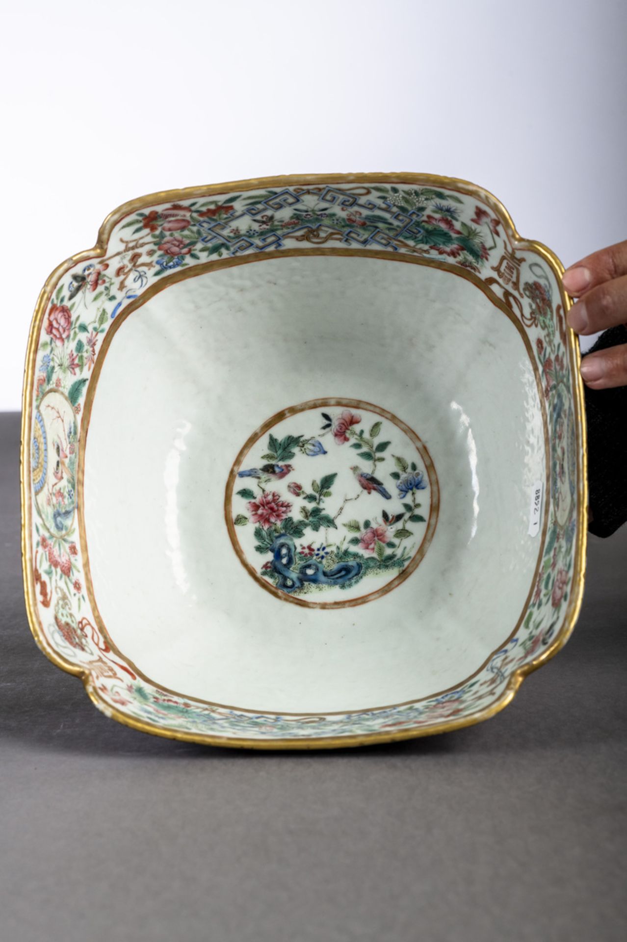 Lobed bowl in Chinese famille rose porcelain with gold rims 'characters', 19th century (11x24x24cm) - Image 5 of 5
