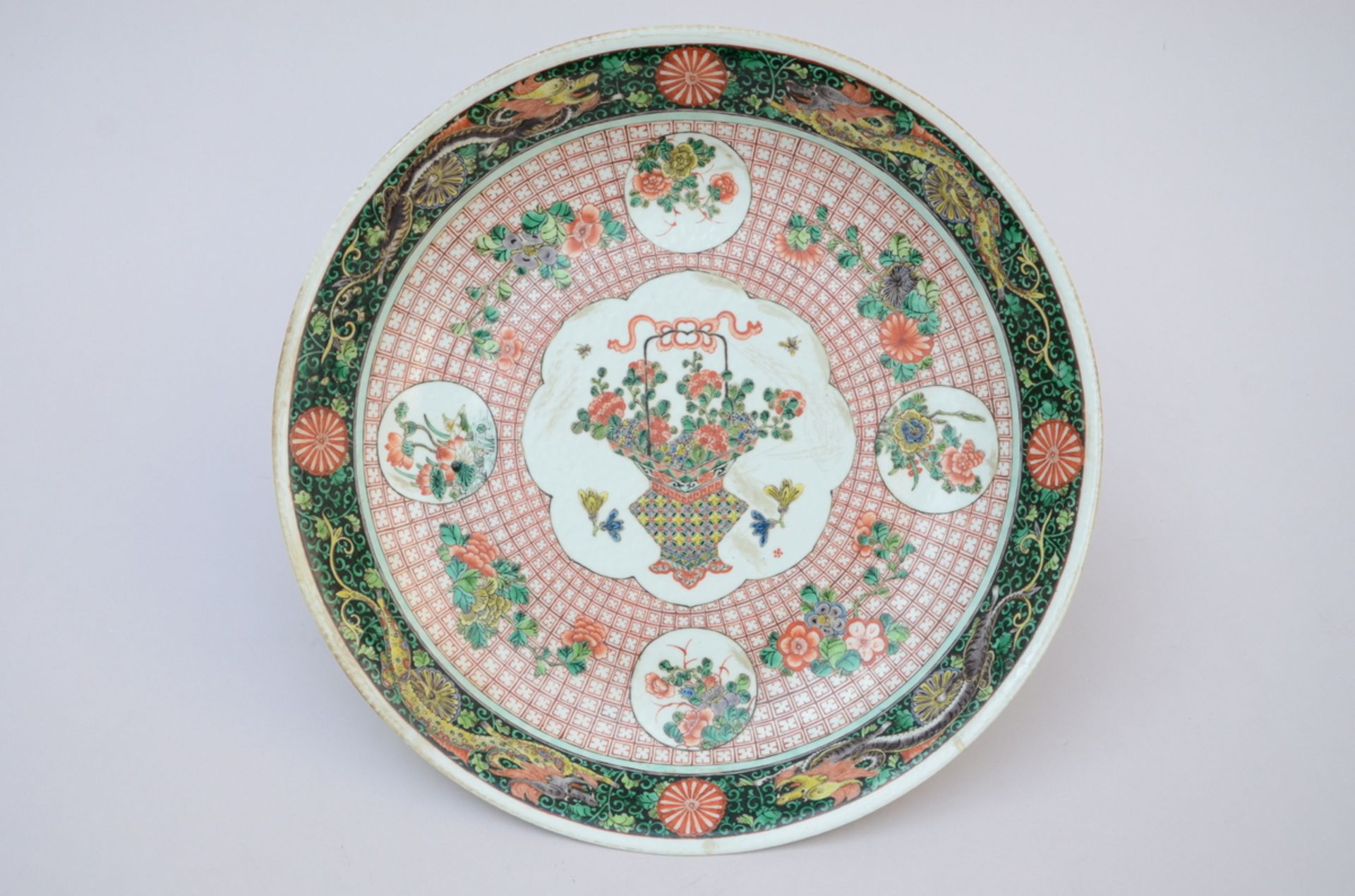 Large Chinese dish in famille verte porcelain (dia40.5cm) (*)