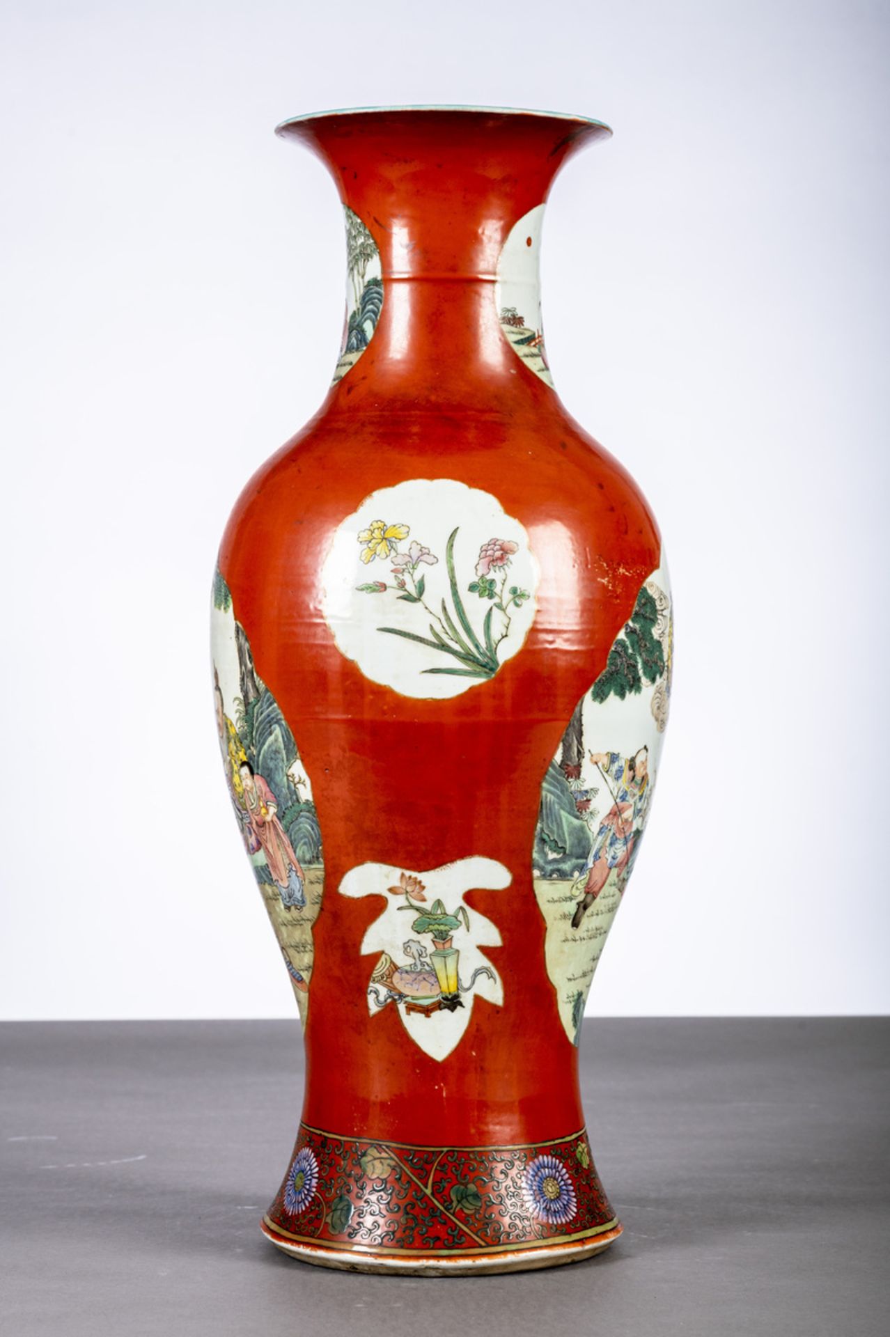 A Chinese porcelain vase with coral red ground 'Lao Tse', marked (58.5 cm) - Bild 2 aus 5