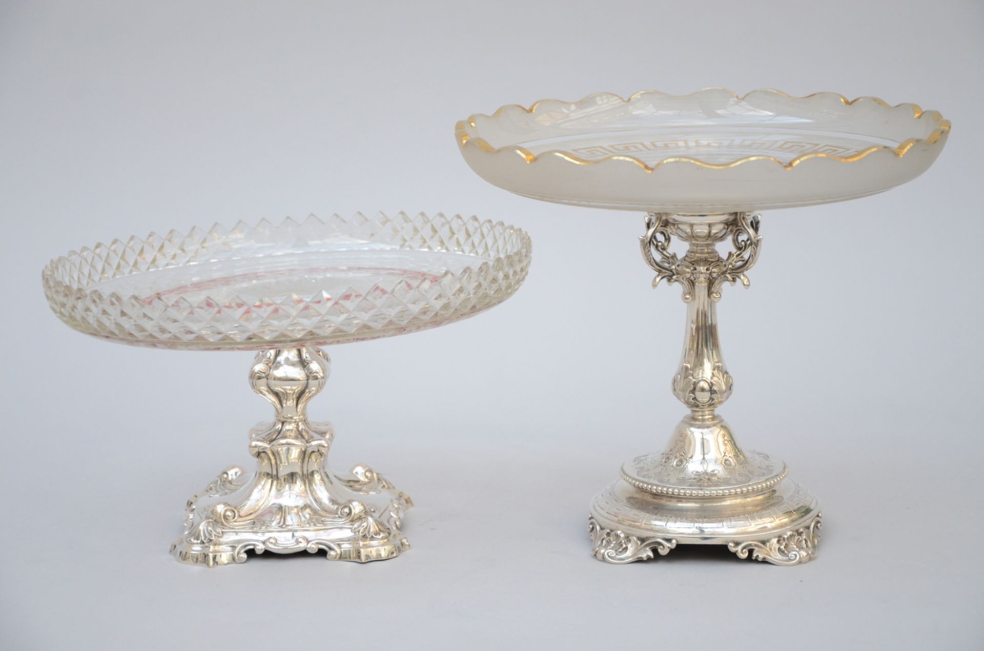 Two round crystal presenters on a silver base (15x26cm) (22x26cm)