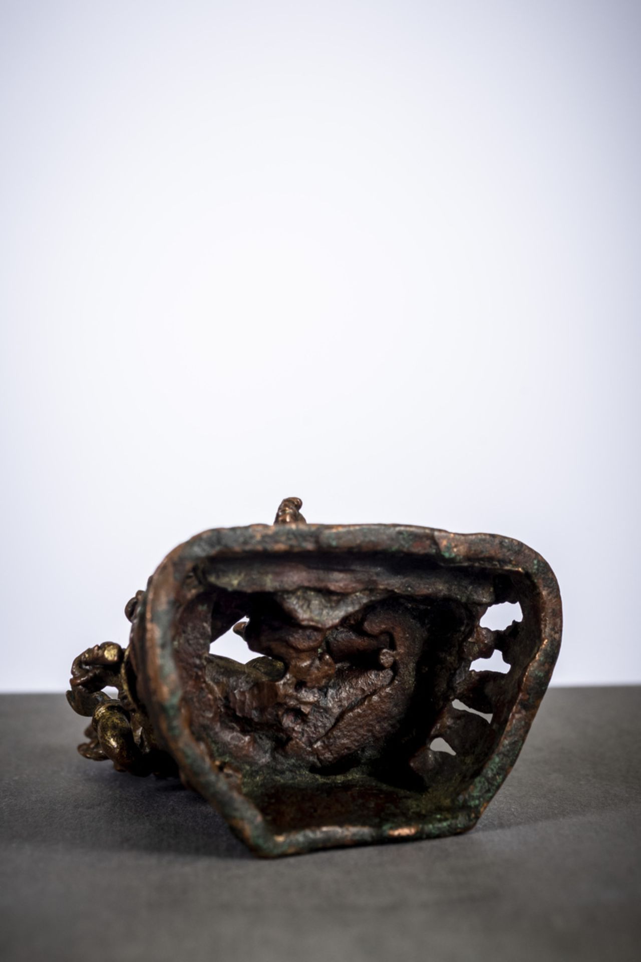 Nepalese statue in gilt bronze 'Vasudhara', 17th/18th century (6.5x5.5x4cm) - Image 5 of 5