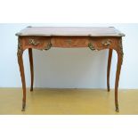 A Louis XV style ladies desk (76x99x64cm)