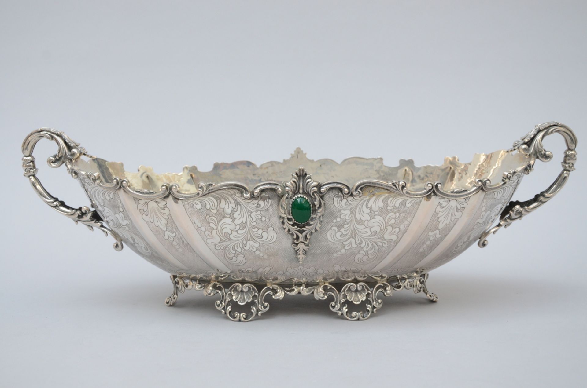 A silver Louis XV style planter (15x46x21cm)