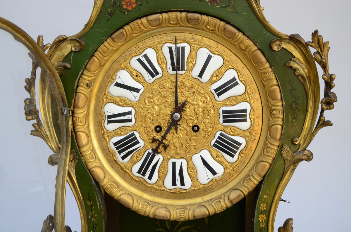 A Louis XV style cartel clock in vernis Martin (h90cm) - Image 4 of 4