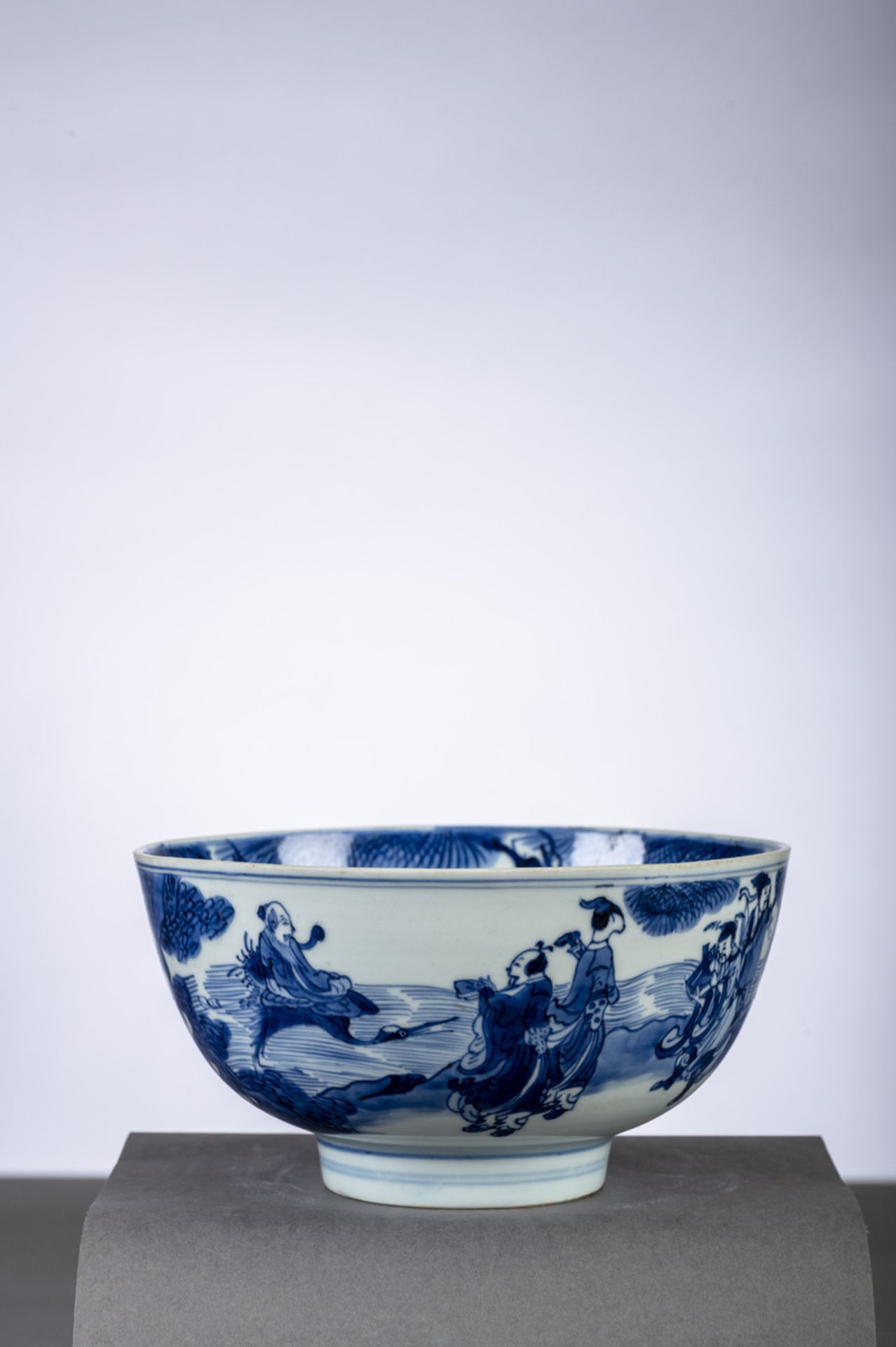 A Chinese bowl in blue and white porcelain 'immortals', marked, 17th century (dia20cm) - Image 4 of 9