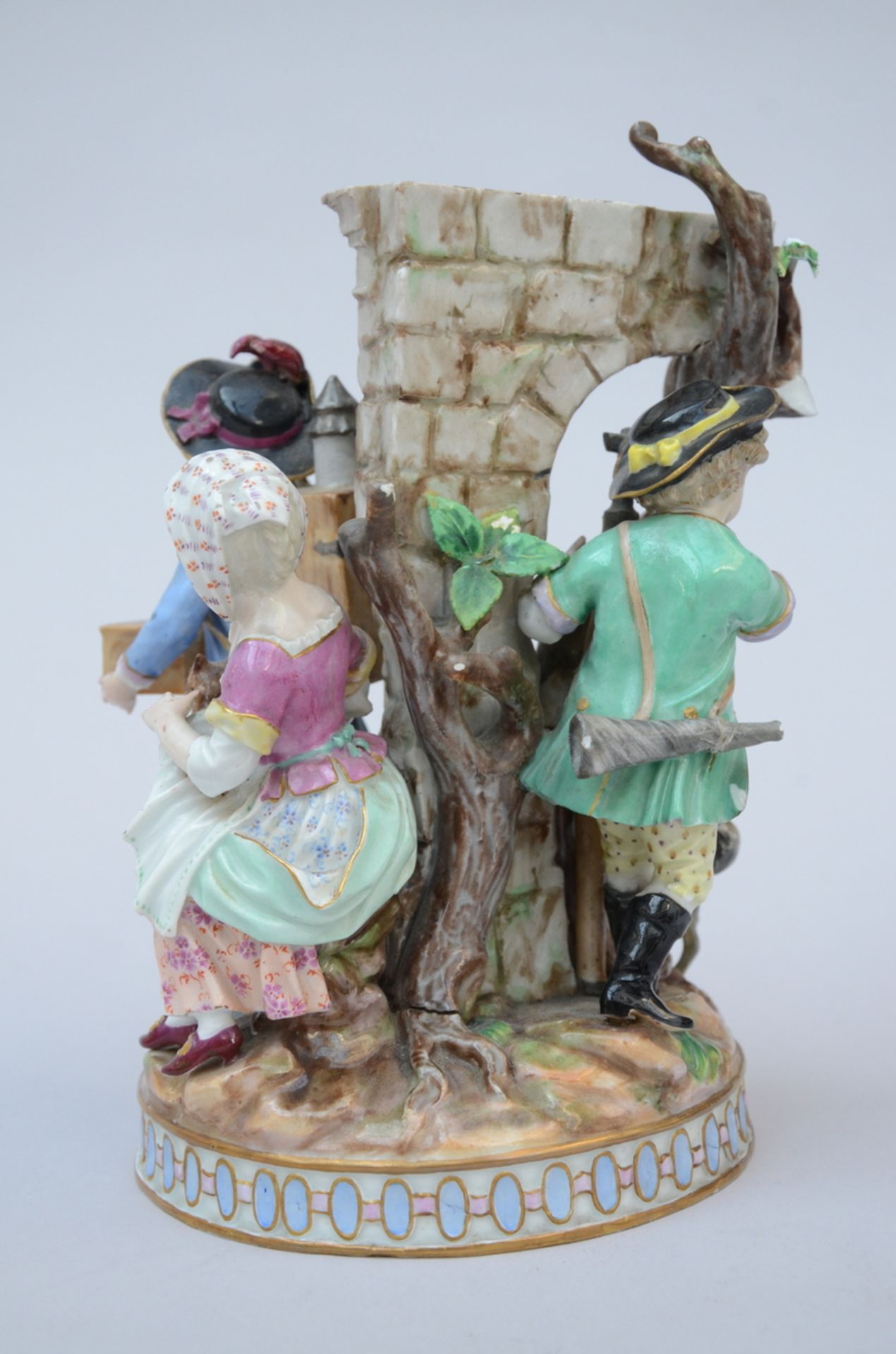 Porcelain sculpture 'playing children' (h22cm) (*) - Image 3 of 4