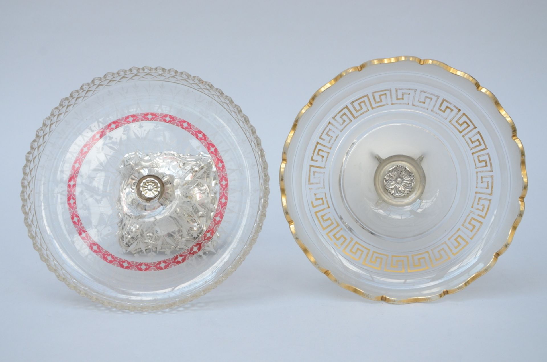Two round crystal presenters on a silver base (15x26cm) (22x26cm) - Image 2 of 4