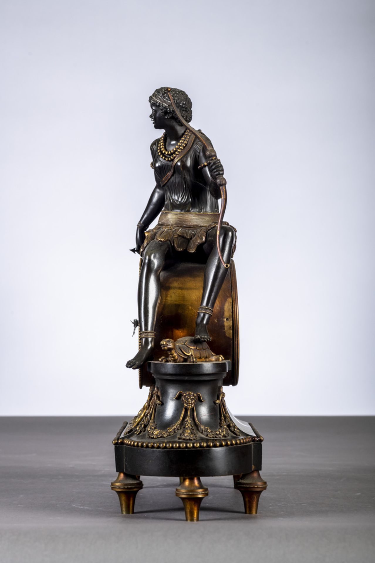 Rare bronze clock 'l'Afrique', late 18th - early 19th century (46x37x16cm) (*) - Image 2 of 3