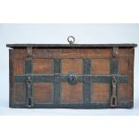 A painted iron chest, 17th century (36x75x38cm)