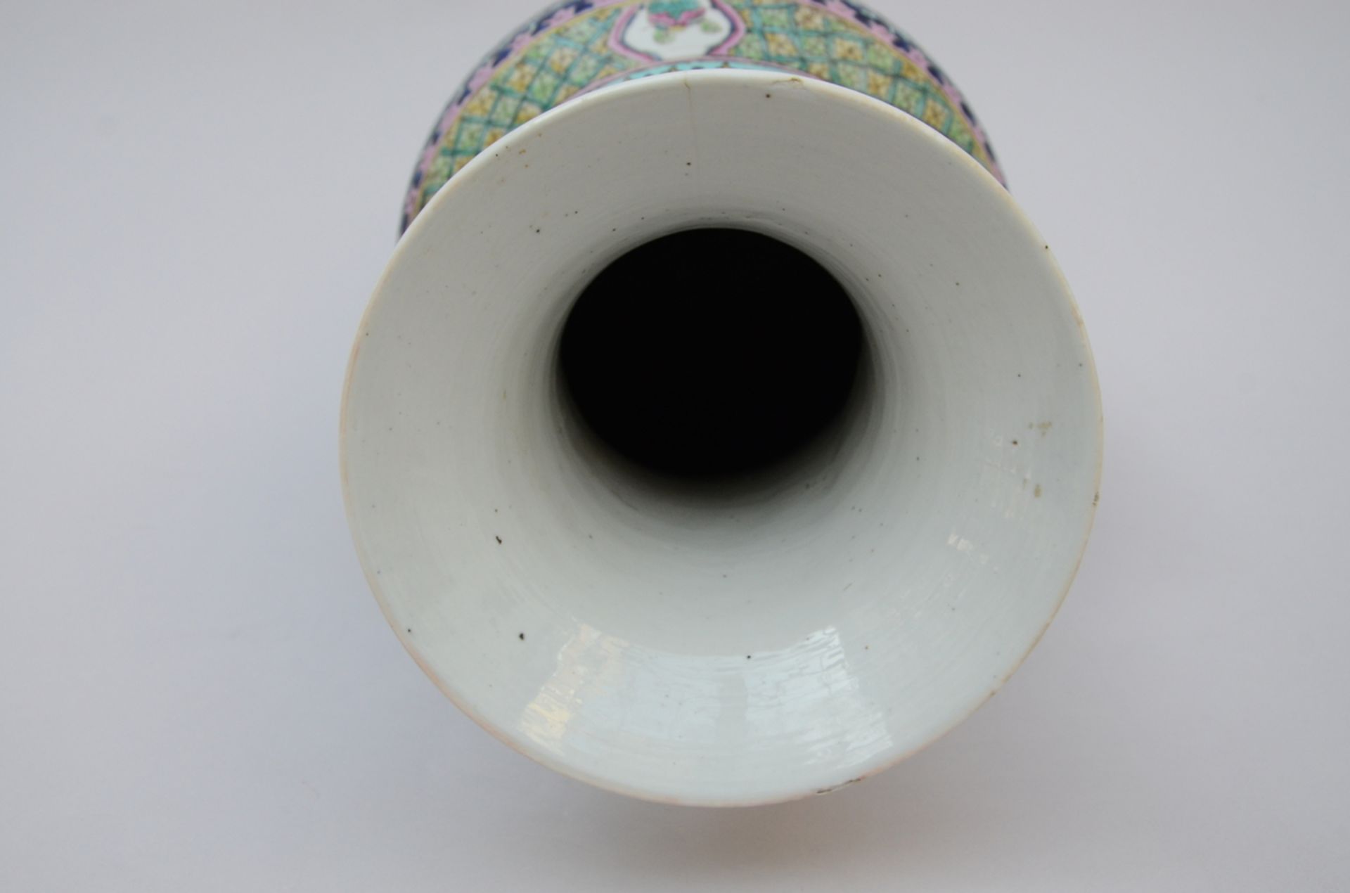 A blue vase in Chinese porcelain 'antiquities' (h59cm) (*) - Bild 2 aus 6