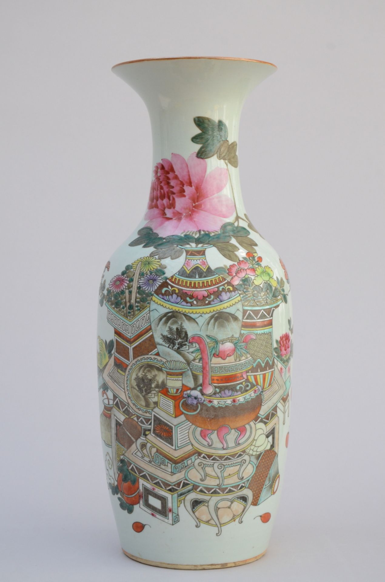 A Chinese porcelain vase 'antiquities' (h58cm) (*)