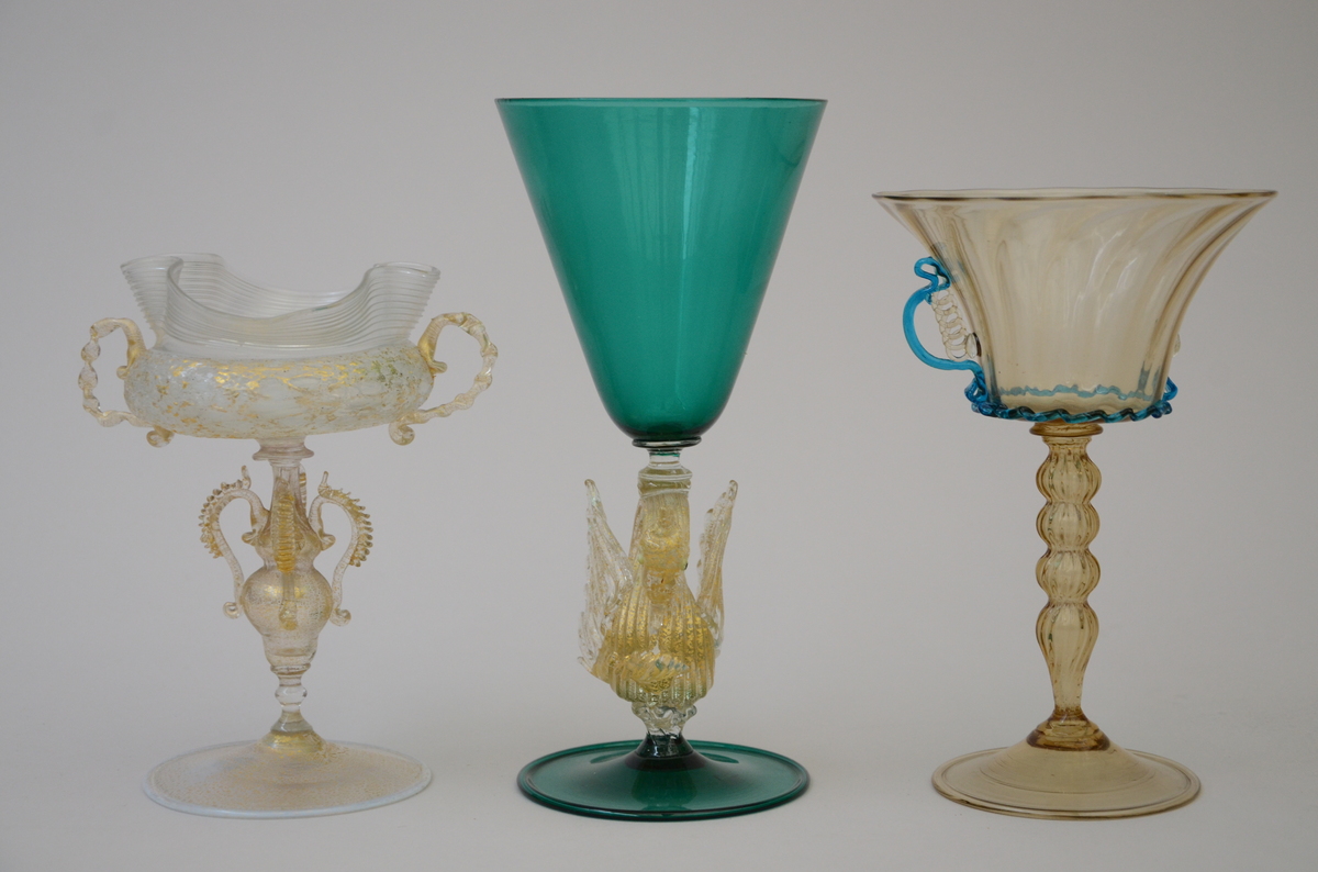 Three decorative glasses in Murano glass (h15 - 21cm) (*)