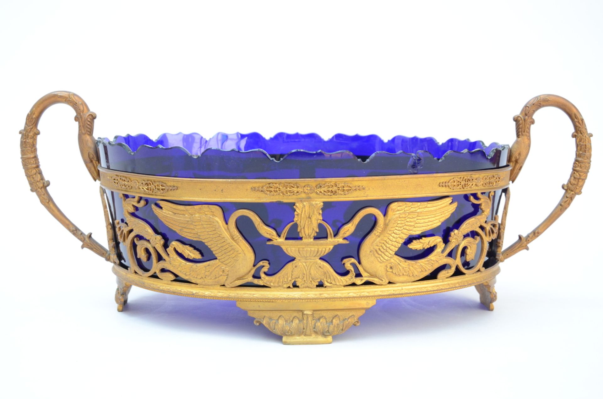 A milieu de table in gilded bronze with glass coupe, Empire style (19x50x26cm) (*)