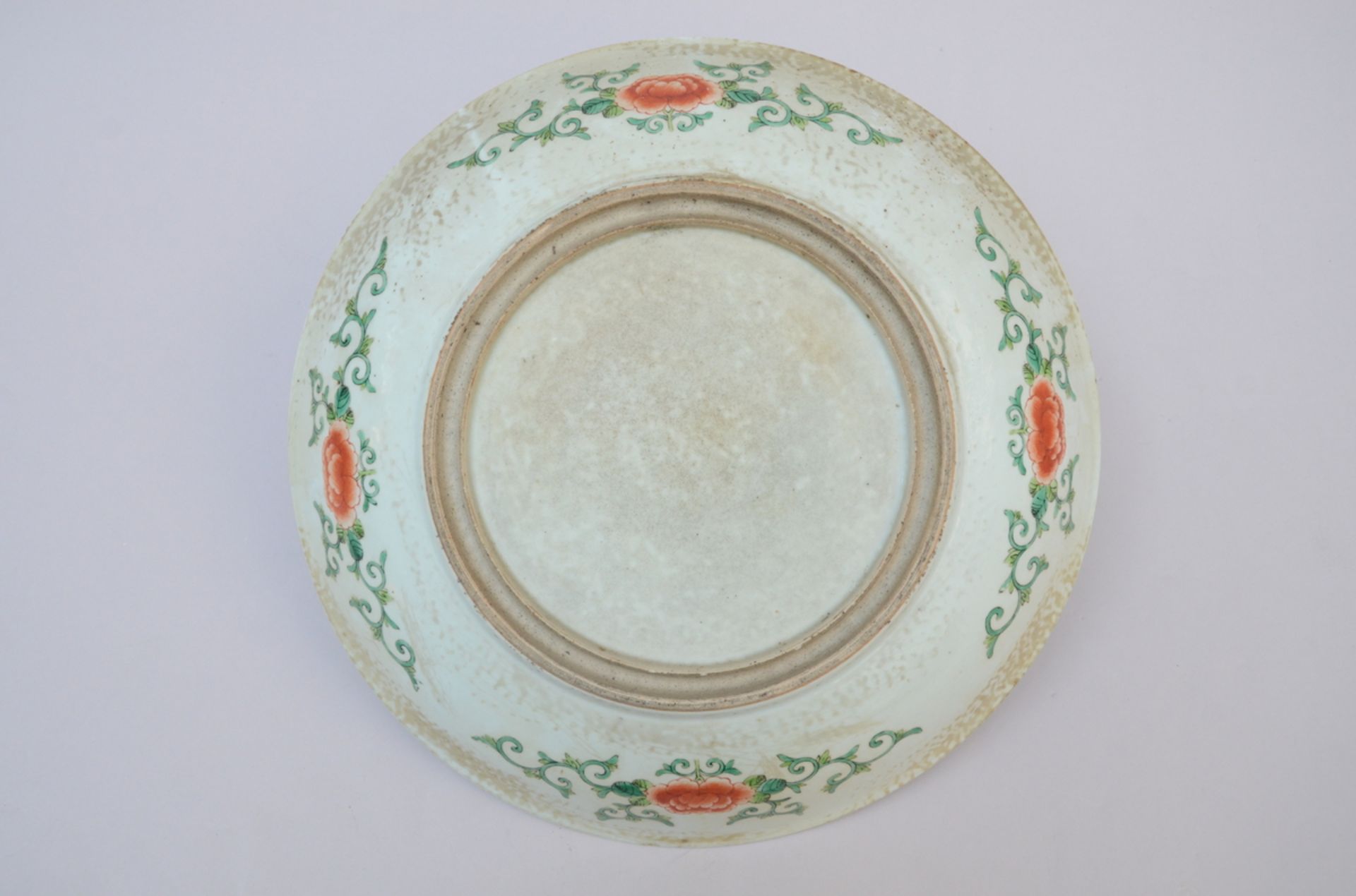 Large Chinese dish in famille verte porcelain (dia40.5cm) (*) - Image 3 of 5