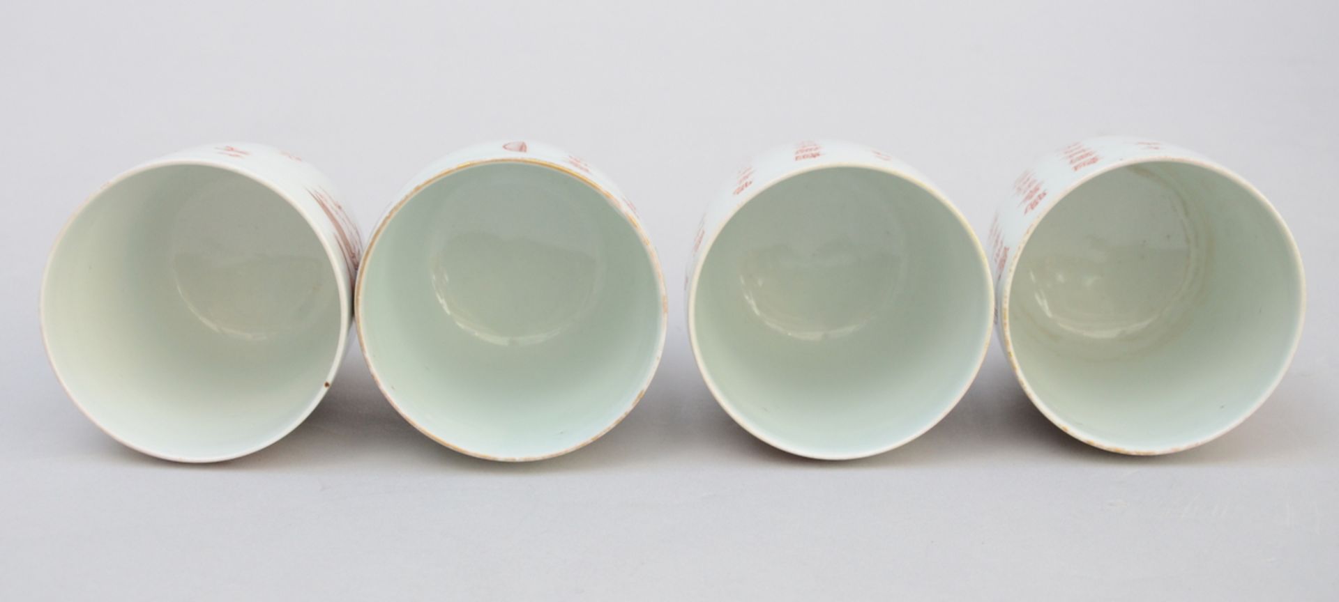 A set of 4 cups in oriental porcelain 'birds and calligraphy' (9x8cm) (*) - Image 5 of 6