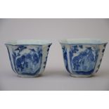 Two square cups in Chinese blue and white porcelain, Kangxi period (6x8x8cm) (*)