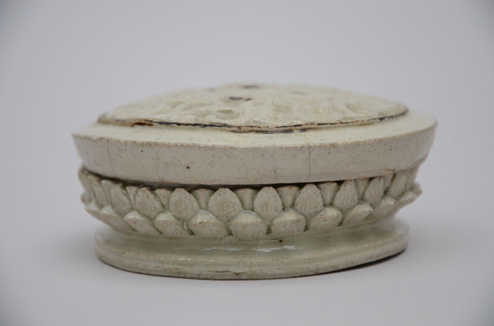 Vietnamese lidded box in stoneware (h4x9cm) (*) - Image 2 of 4