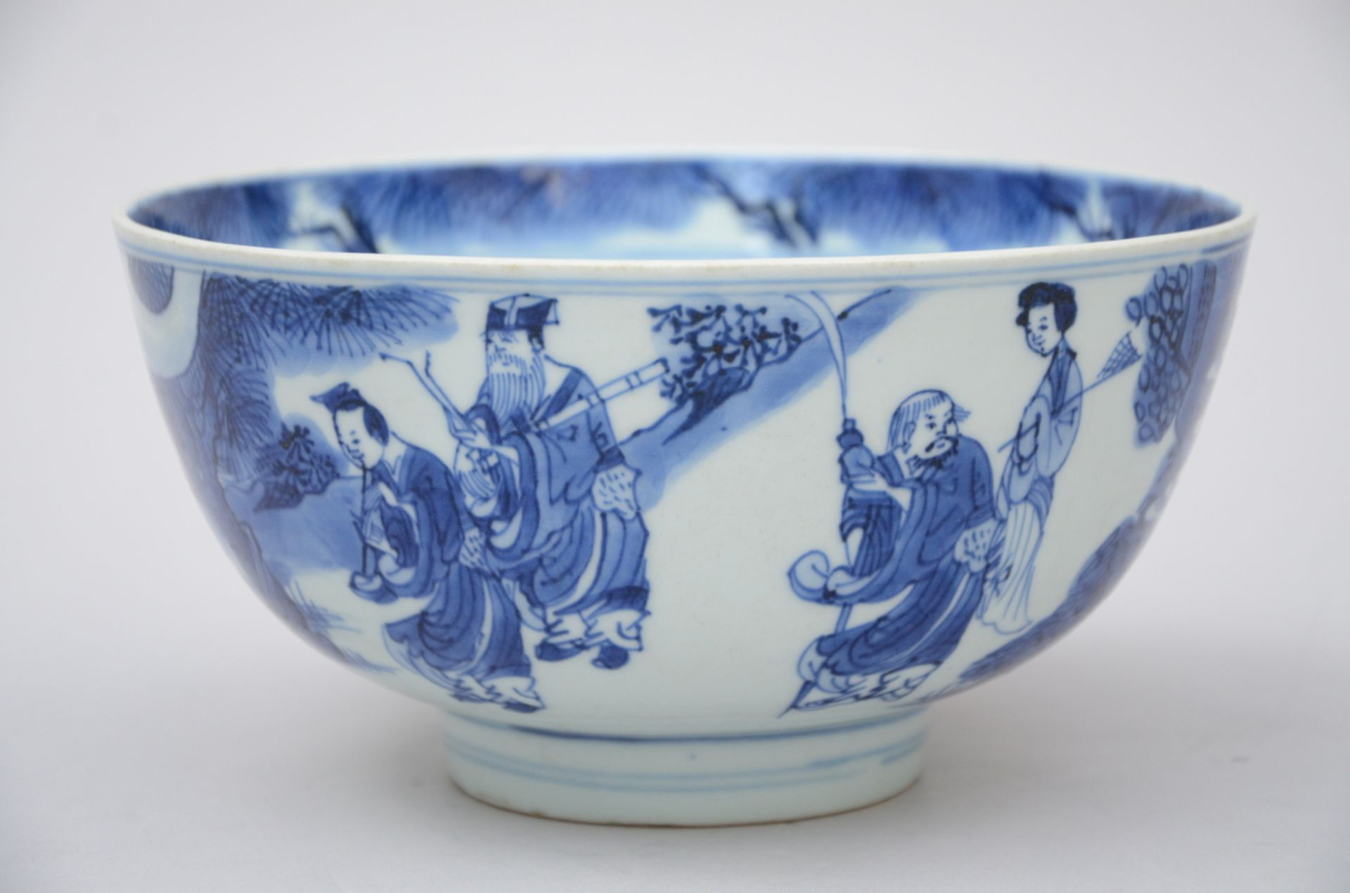 A Chinese bowl in blue and white porcelain 'immortals', marked, 17th century (dia20cm) - Image 6 of 9