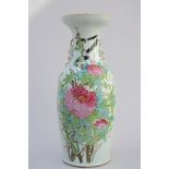 A vase in Chinese porcelain 'birds with peonies' (h59cm)