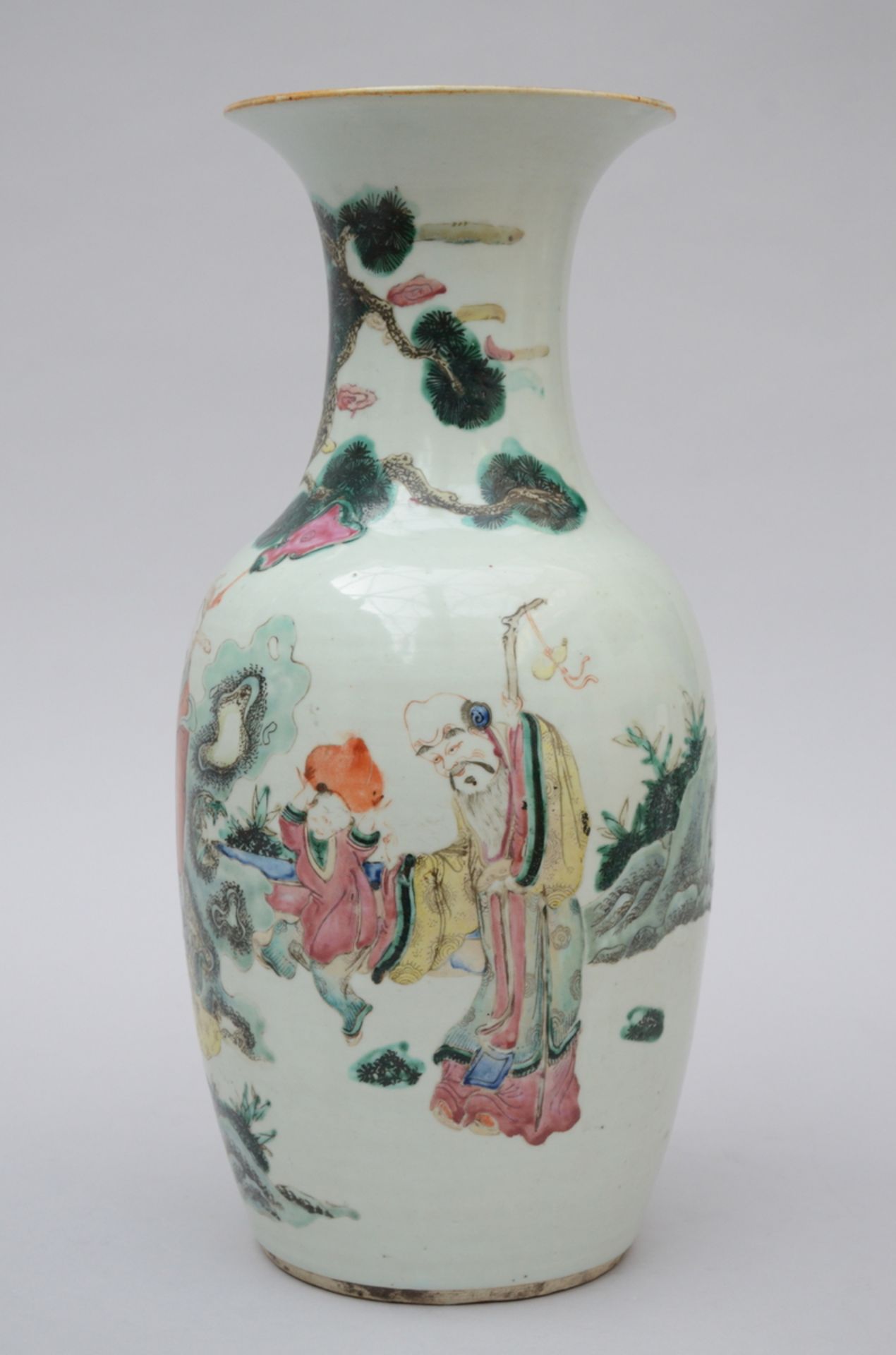 A vase in Chinese famille rose porcelain 'LaotsÈ', 19th century (h45.5cm) - Bild 2 aus 3