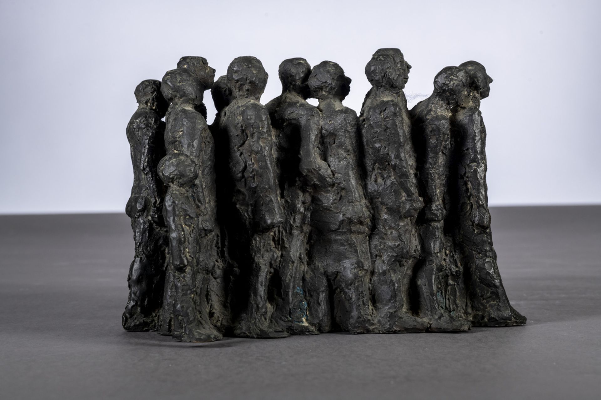 Mady Andrien: bronze sculpture (ed 4/6) 'bande d'amis' (20x26x17cm) - Image 4 of 5