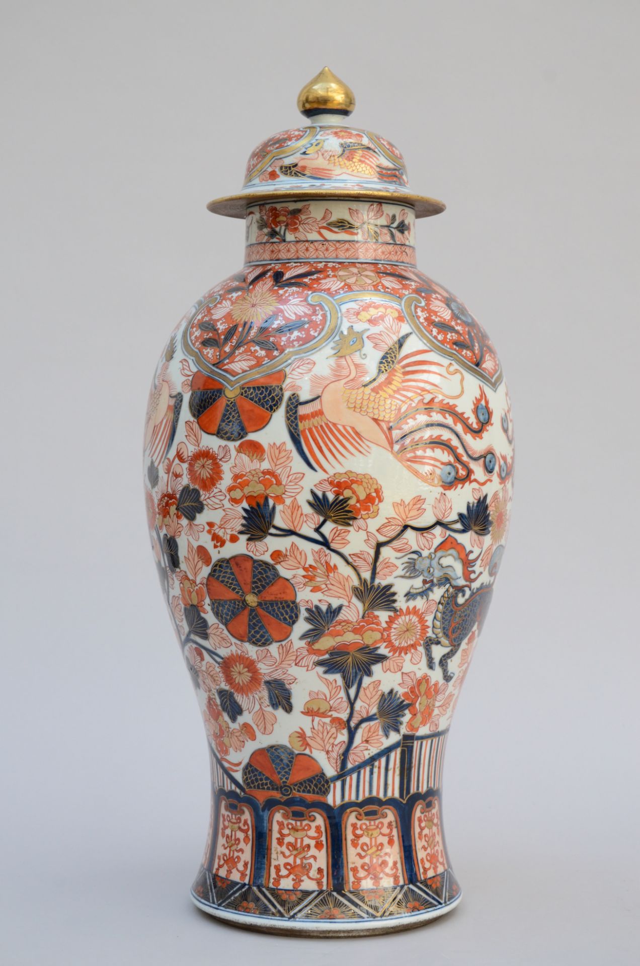 A lidded vase in Samson Imari porcelain 'phoenix' (h67cm)