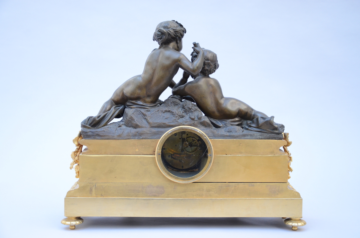 Gilt bronze clock 'putti', by Raingo FrËres ‡ Paris (44x50x15cm) - Image 4 of 5