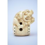 A Japanese netsuke 'masked dancer' (5x3x4cm)