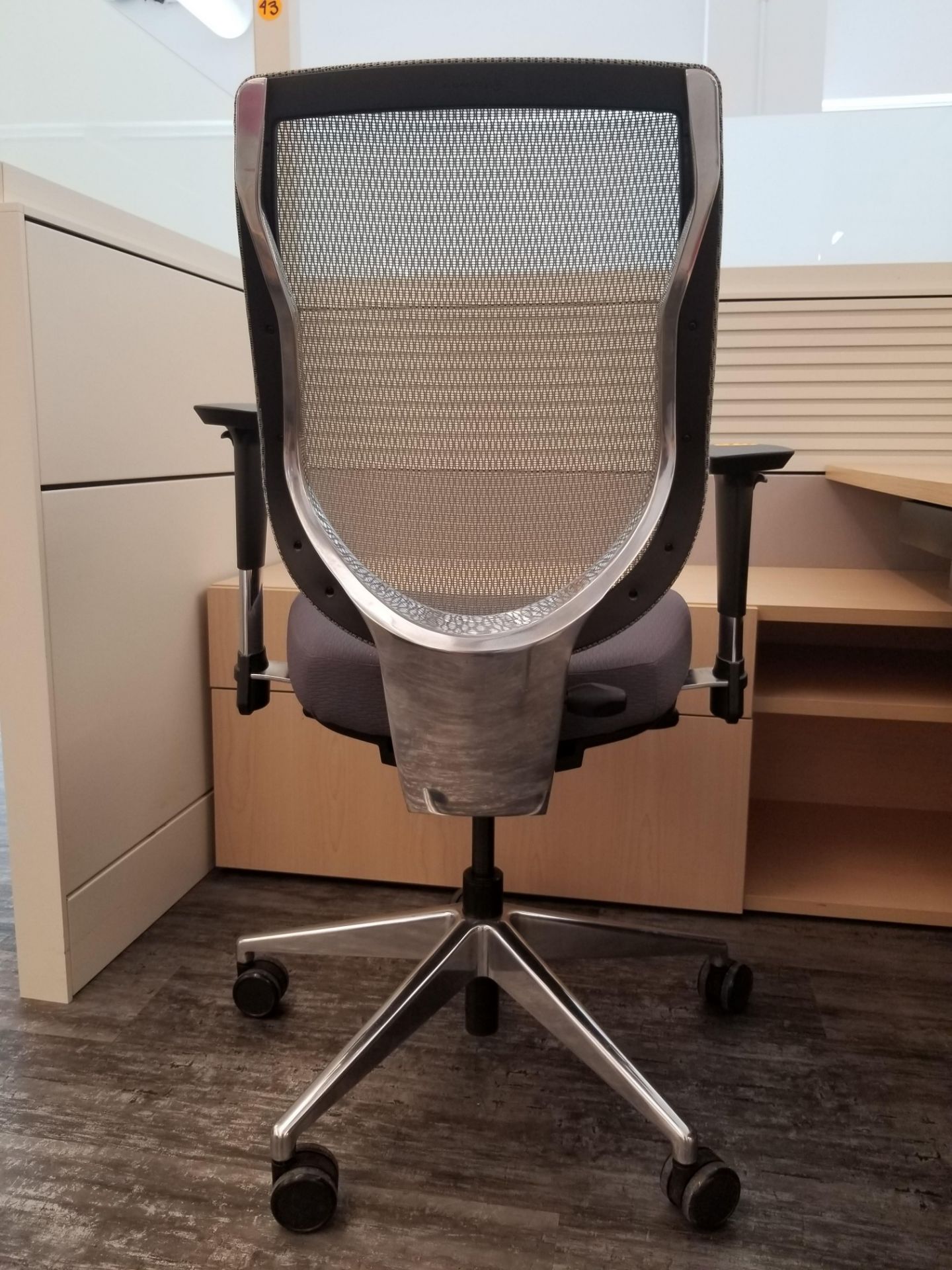 ALLSEATING - EXEC. CHAIR ON CASTERS, GREY W/ MESH BACK, ADJUSTABLE HEIGHT, ADJUSTABLE ARMS - Image 3 of 6