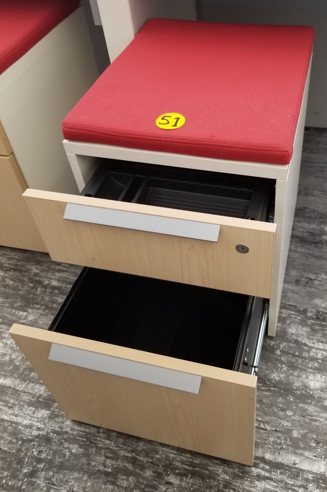 TEKNION - MOBILE FILE/STORAGE PEDESTAL W/ SEAT - Image 2 of 3