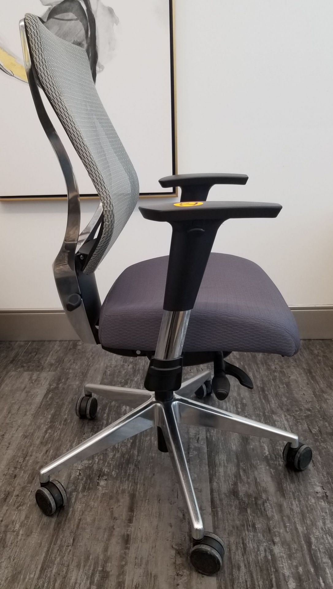 ALLSEATING - EXEC. CHAIR ON CASTERS, GREY W/ MESH BACK, ADJUSTABLE HEIGHT, ADJUSTABLE ARMS - Image 3 of 7