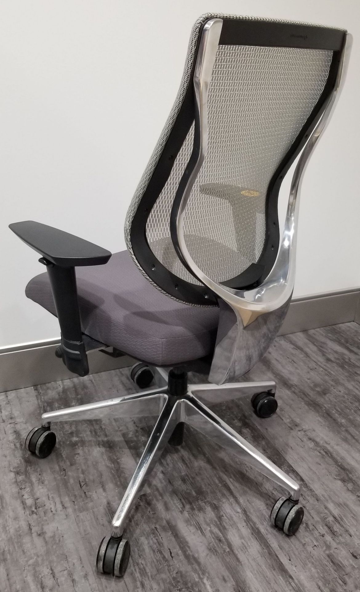 ALLSEATING - EXEC. CHAIR ON CASTERS, GREY W/ MESH BACK, ADJUSTABLE HEIGHT, ADJUSTABLE ARMS - Image 2 of 9