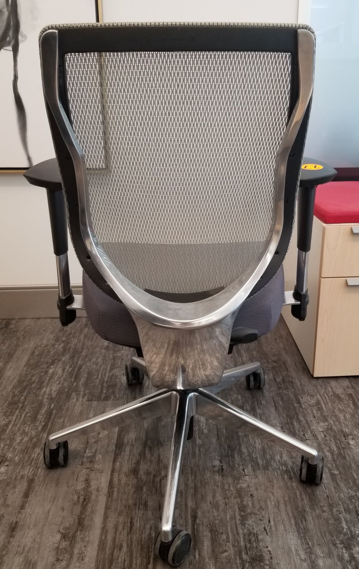 ALLSEATING - EXEC. CHAIR ON CASTERS, GREY W/ MESH BACK, ADJUSTABLE HEIGHT, ADJUSTABLE ARMS - Image 3 of 6