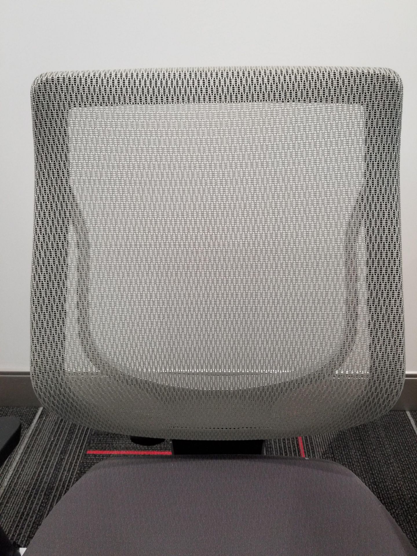 ALLSEATING - EXEC. CHAIR ON CASTERS, GREY W/ MESH BACK, ADJUSTABLE HEIGHT, ADJUSTABLE ARMS - Image 4 of 7