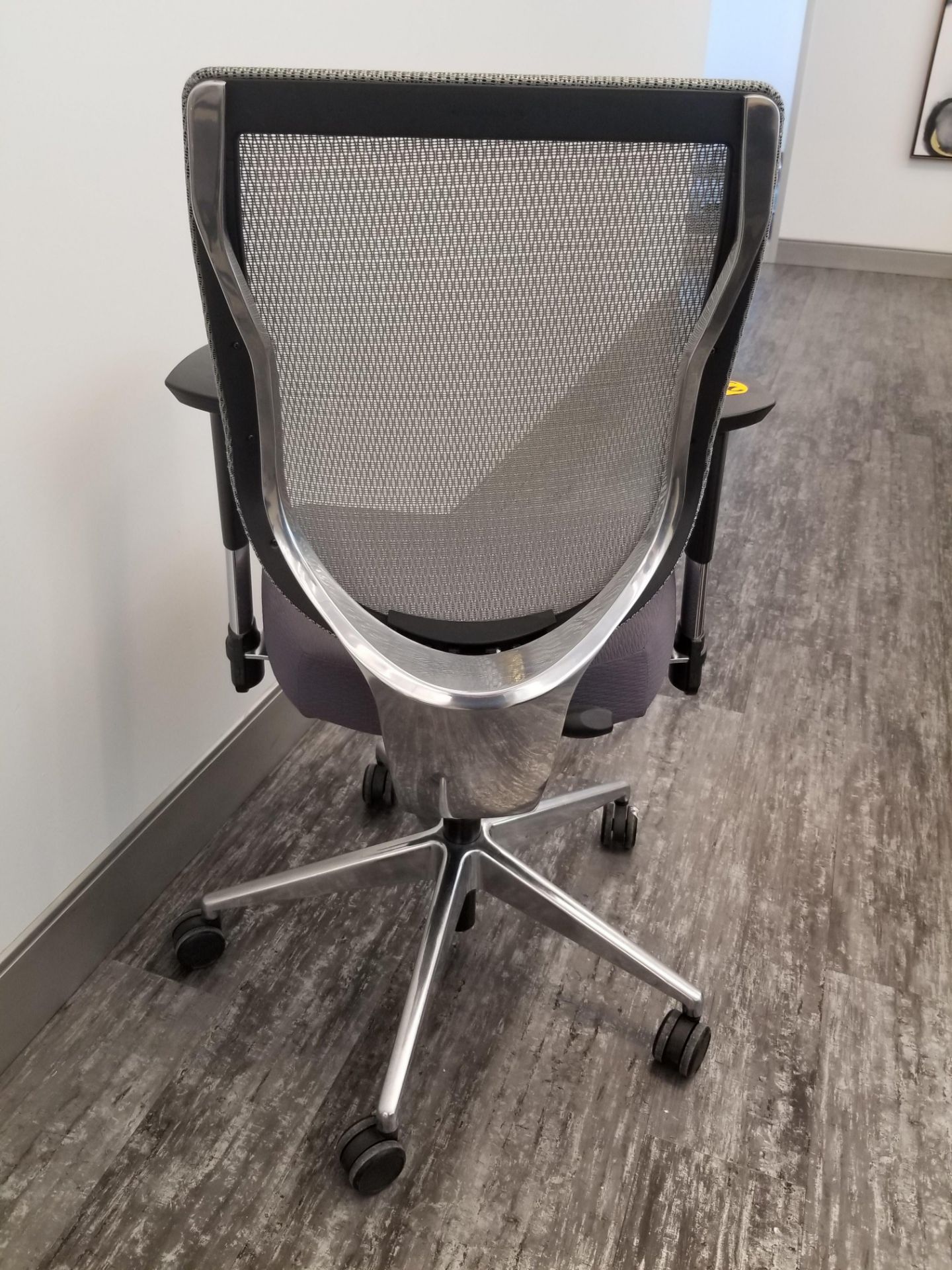 ALLSEATING - EXEC. CHAIR ON CASTERS, GREY W/ MESH BACK, ADJUSTABLE HEIGHT, ADJUSTABLE ARMS - Image 3 of 7