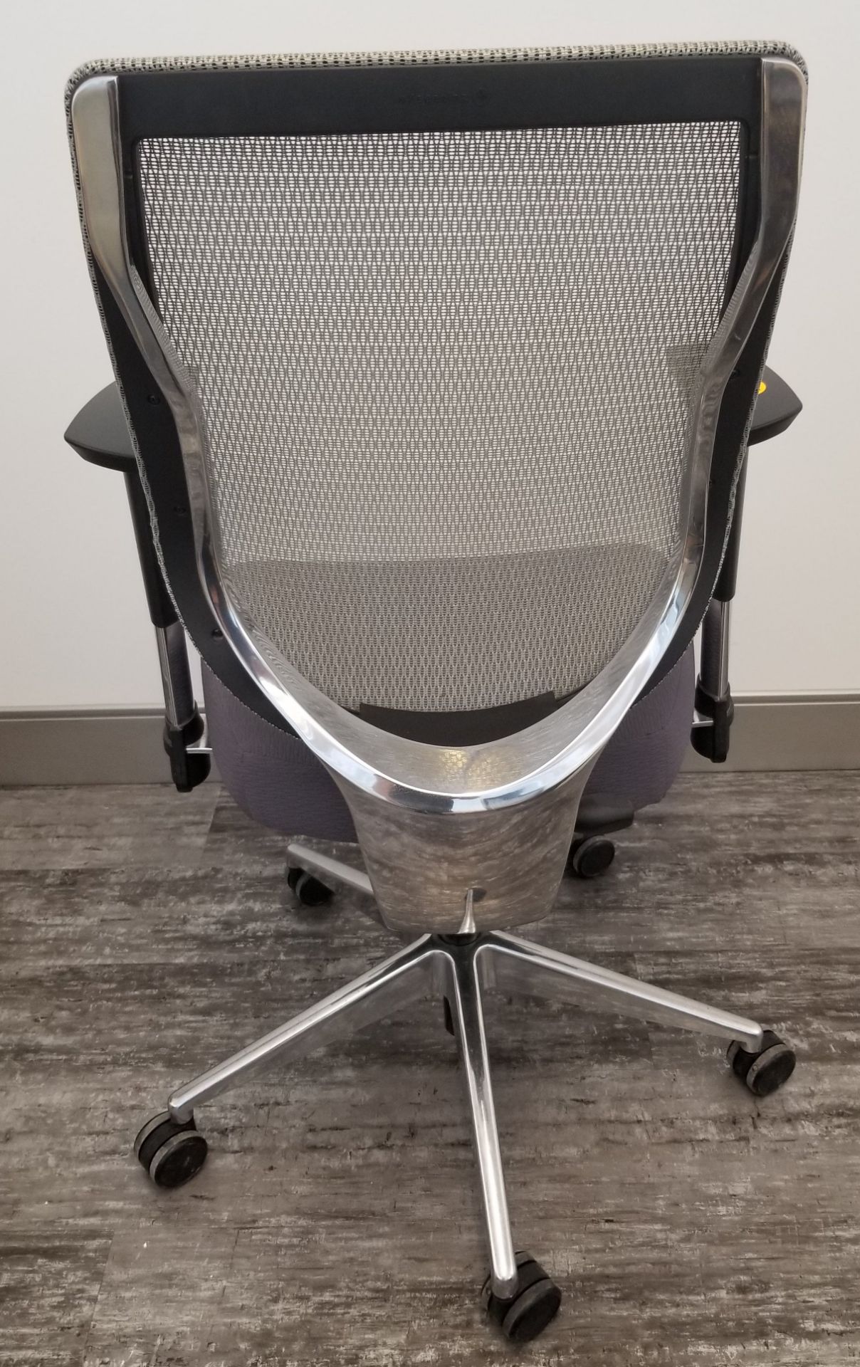 ALLSEATING - EXEC. CHAIR ON CASTERS, GREY W/ MESH BACK, ADJUSTABLE HEIGHT, ADJUSTABLE ARMS - Image 3 of 7
