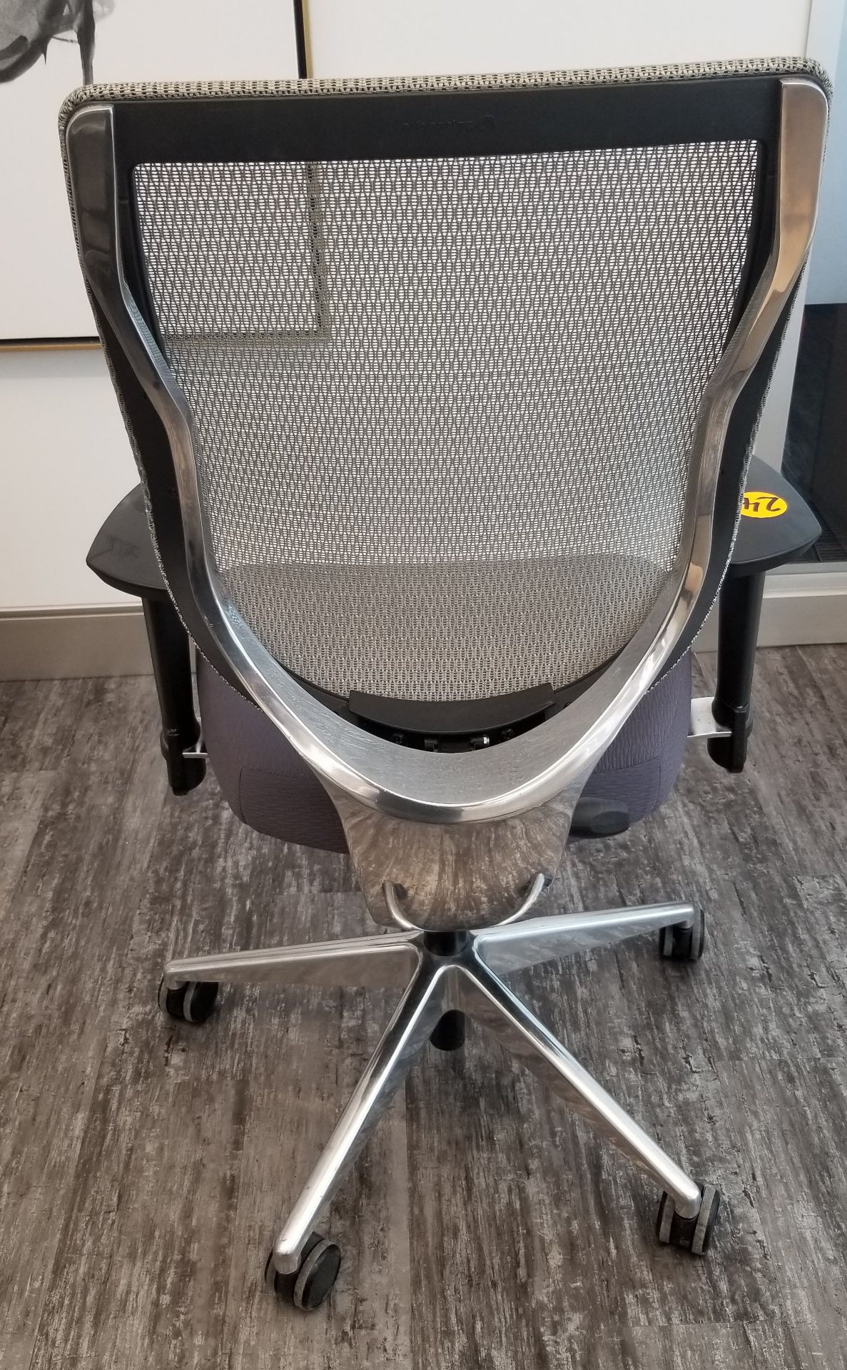 ALLSEATING - EXEC. CHAIR ON CASTERS, GREY W/ MESH BACK, ADJUSTABLE HEIGHT, ADJUSTABLE ARMS - Image 2 of 5