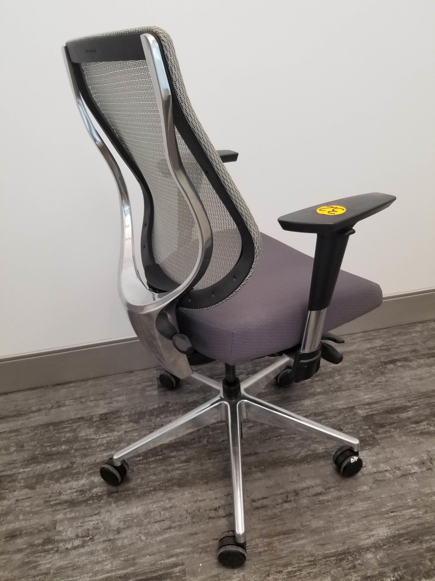 ALLSEATING - EXEC. CHAIR ON CASTERS, GREY W/ MESH BACK, ADJUSTABLE HEIGHT, ADJUSTABLE ARMS - Image 2 of 7