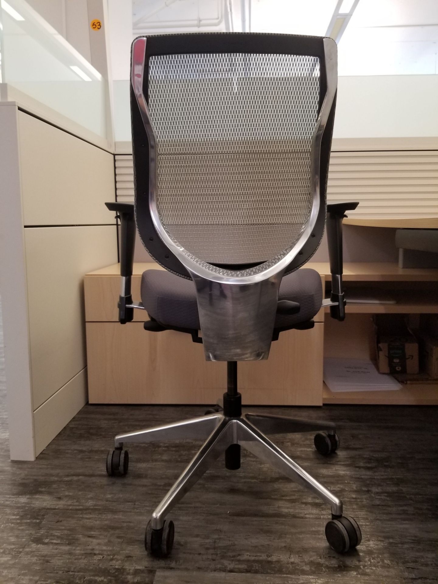 ALLSEATING - EXEC. CHAIR ON CASTERS, GREY W/ MESH BACK, ADJUSTABLE HEIGHT, ADJUSTABLE ARMS - Image 3 of 5