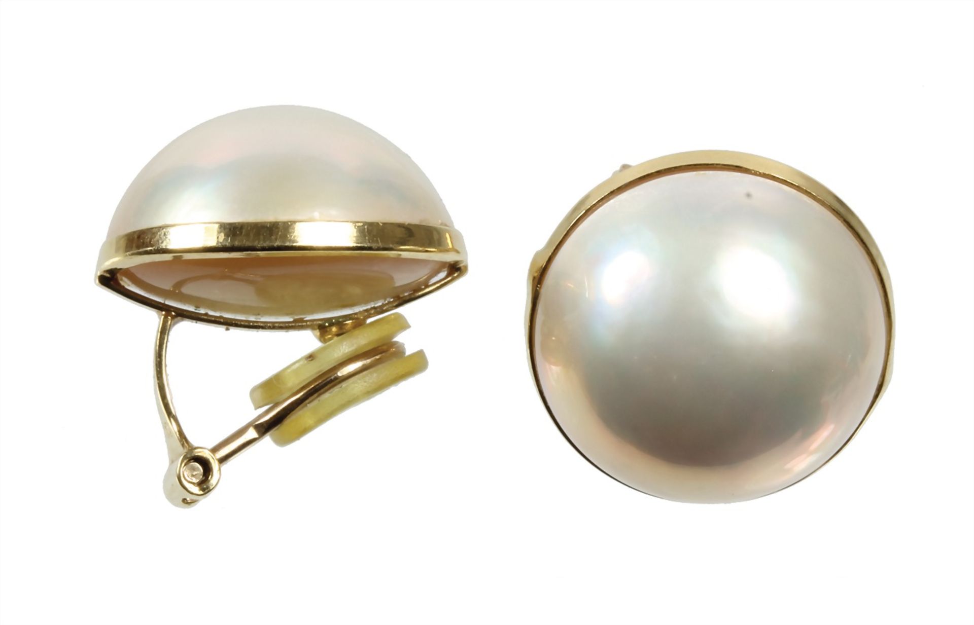 a pair of ear clips, yellow gold 750/000, mabe pearls, diameter = c. 18.0 mm