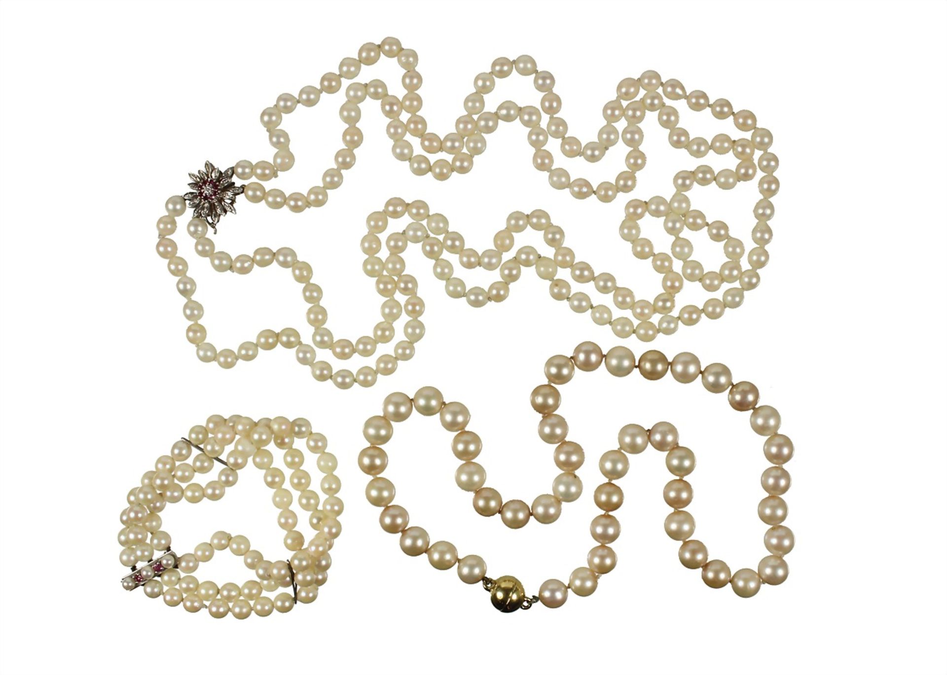 lot:  pearl ornaments, 1 bracelet, Akoya pearls 3-rows, diameter = 6.5 - 7.0 mm, lenght = 20.0 ...