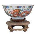FINE CHINESE WUCAI ‘DRAGON & PHOENIX’ PORCELAIN BOWL, JIAQING MARK AND PERIOD, EARLY 19th CENTURY