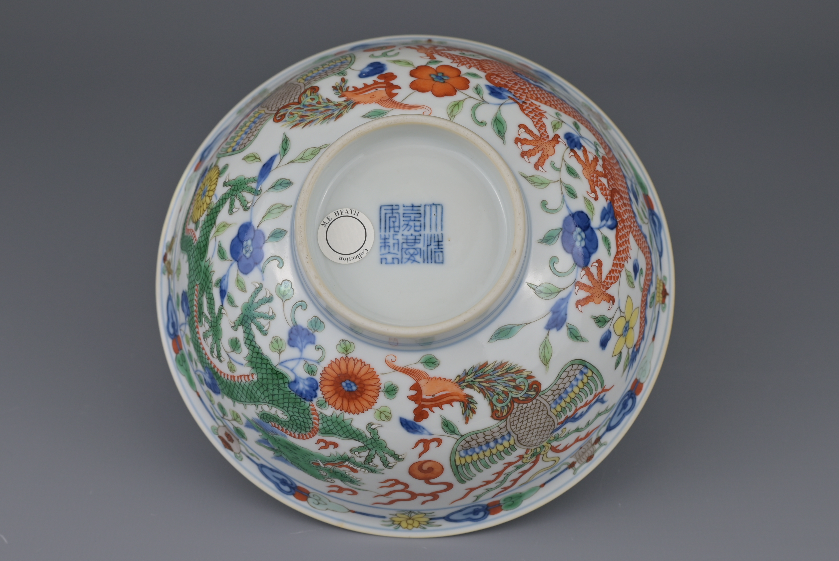 FINE CHINESE WUCAI ‘DRAGON & PHOENIX’ PORCELAIN BOWL, JIAQING MARK AND PERIOD, EARLY 19th CENTURY - Image 8 of 14