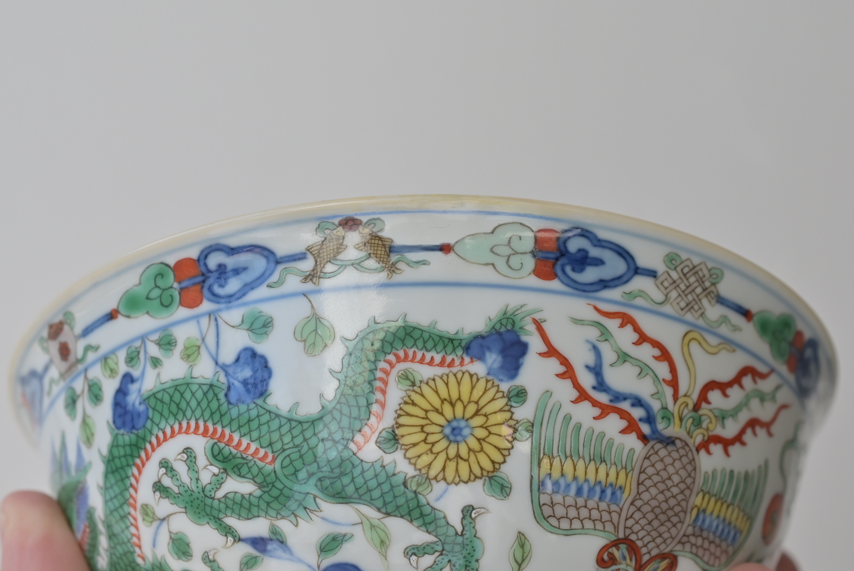 FINE CHINESE WUCAI ‘DRAGON & PHOENIX’ PORCELAIN BOWL, JIAQING MARK AND PERIOD, EARLY 19th CENTURY - Image 13 of 14